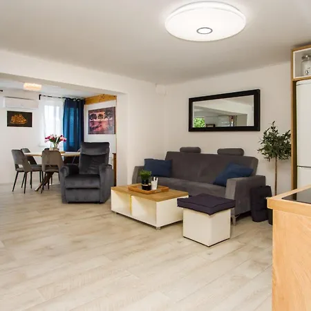 Badia דירה סטון